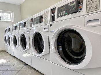 24-Hour laundry facility